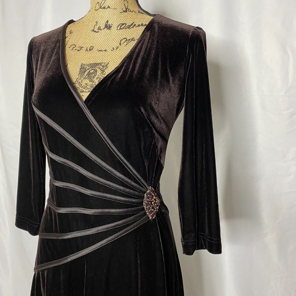 Tadashi Shoji Brown Velvet Midi Dress - Picture 2 of 11